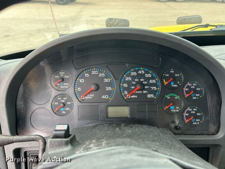 image for item EK8352 2005 International 4300 spreader truck