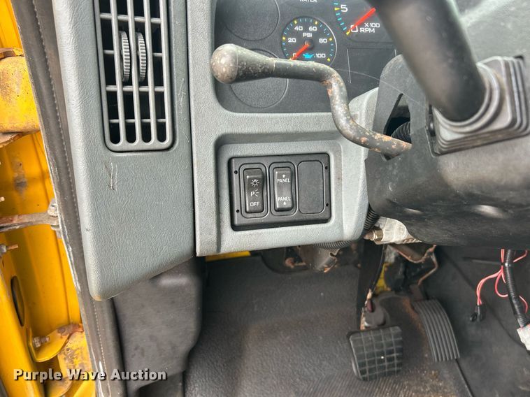 image for item EK8352 2005 International 4300 spreader truck