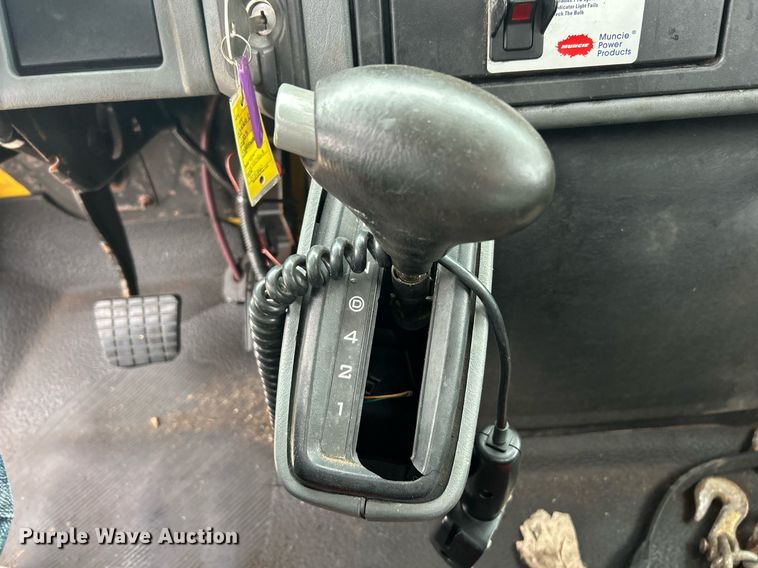 image for item EK8352 2005 International 4300 spreader truck