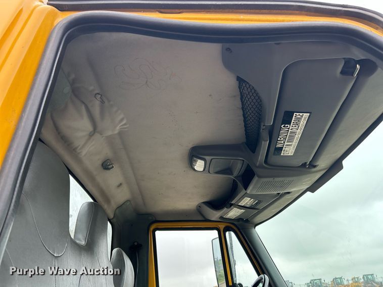 image for item EK8352 2005 International 4300 spreader truck