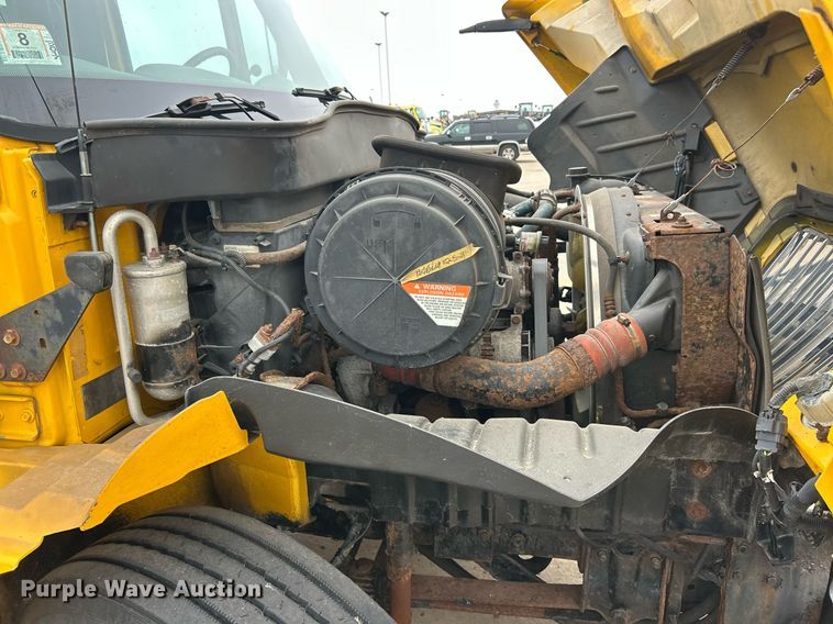 image for item EK8352 2005 International 4300 spreader truck