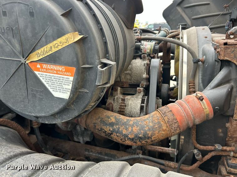 image for item EK8352 2005 International 4300 spreader truck