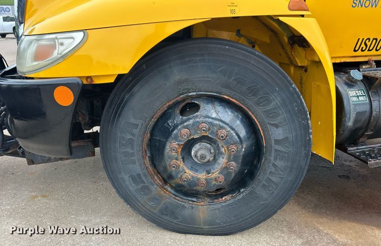 image for item EK8352 2005 International 4300 spreader truck