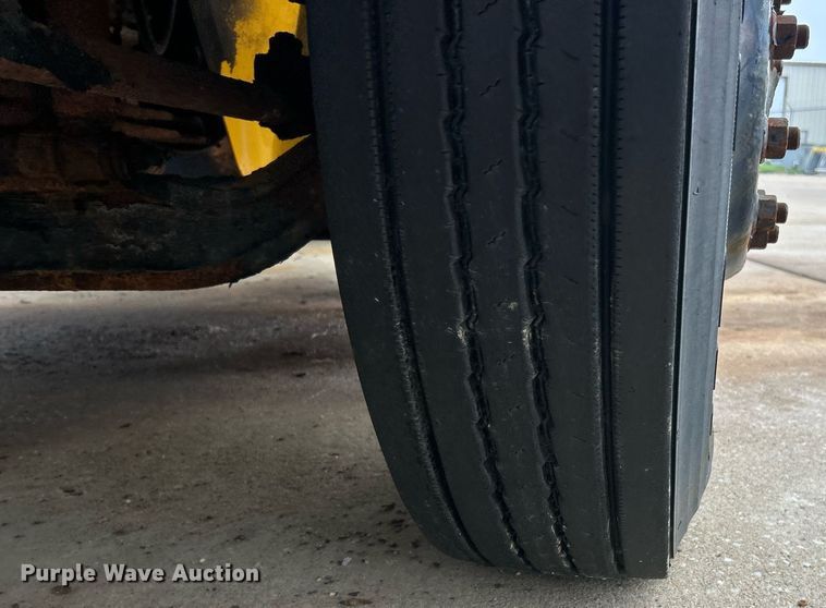 image for item EK8352 2005 International 4300 spreader truck