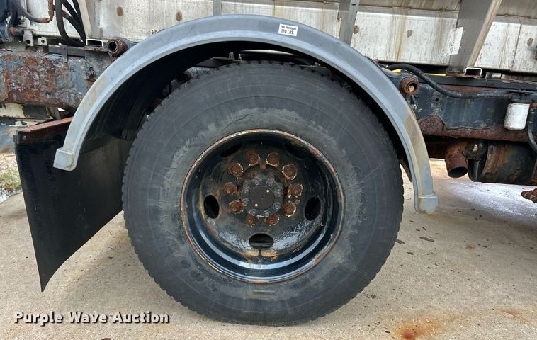 image for item EK8352 2005 International 4300 spreader truck