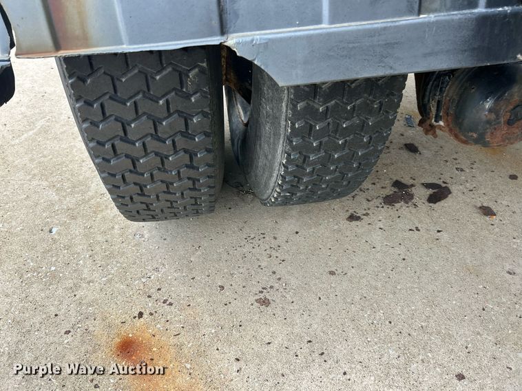 image for item EK8352 2005 International 4300 spreader truck