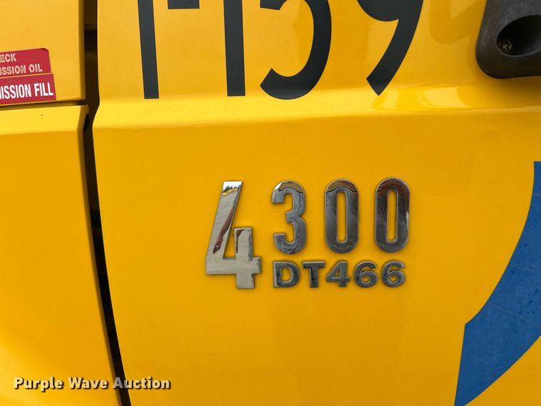 image for item EK8352 2005 International 4300 spreader truck