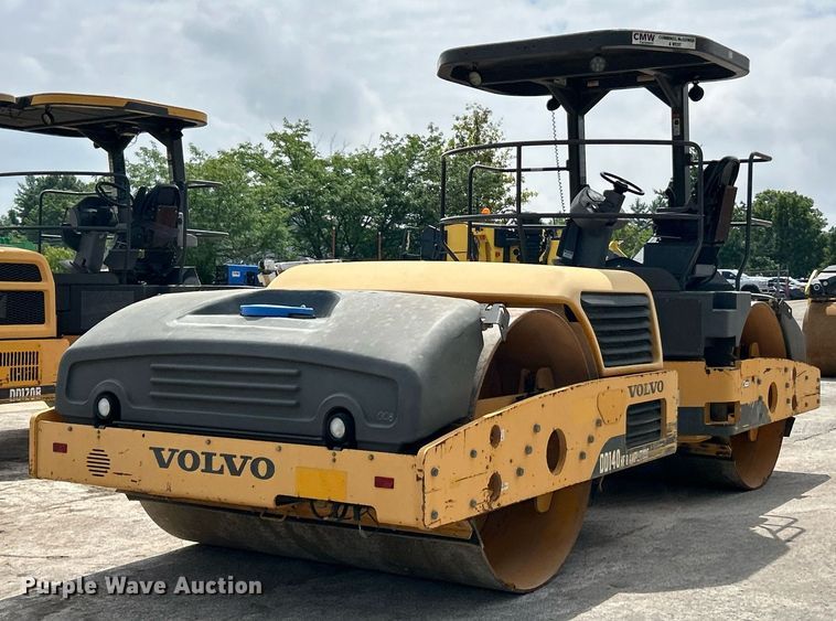 image for item EK8353 Volvo DD140 HF 8 Amplitude double drum roller