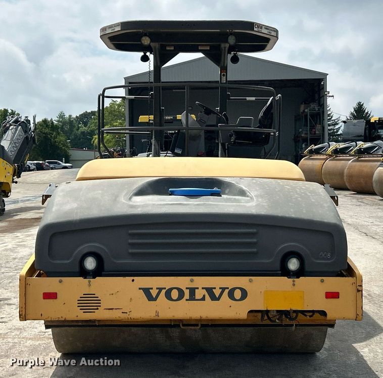 image for item EK8353 Volvo DD140 HF 8 Amplitude double drum roller