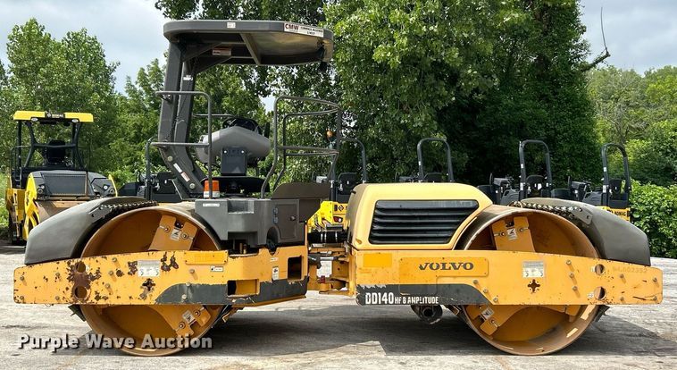 image for item EK8353 Volvo DD140 HF 8 Amplitude double drum roller