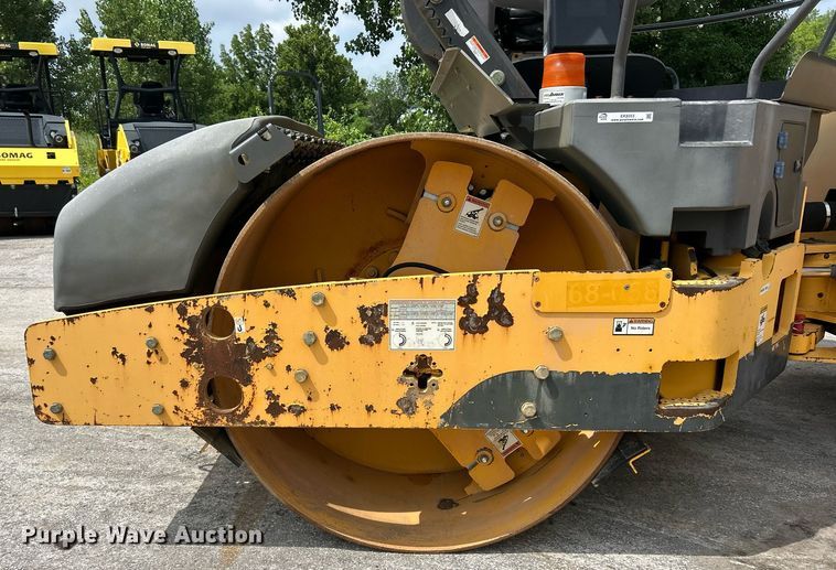 image for item EK8353 Volvo DD140 HF 8 Amplitude double drum roller