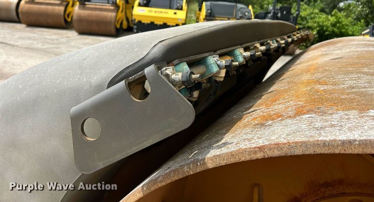 image for item EK8353 Volvo DD140 HF 8 Amplitude double drum roller