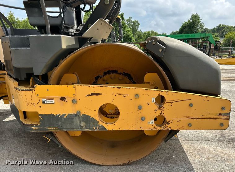 image for item EK8353 Volvo DD140 HF 8 Amplitude double drum roller