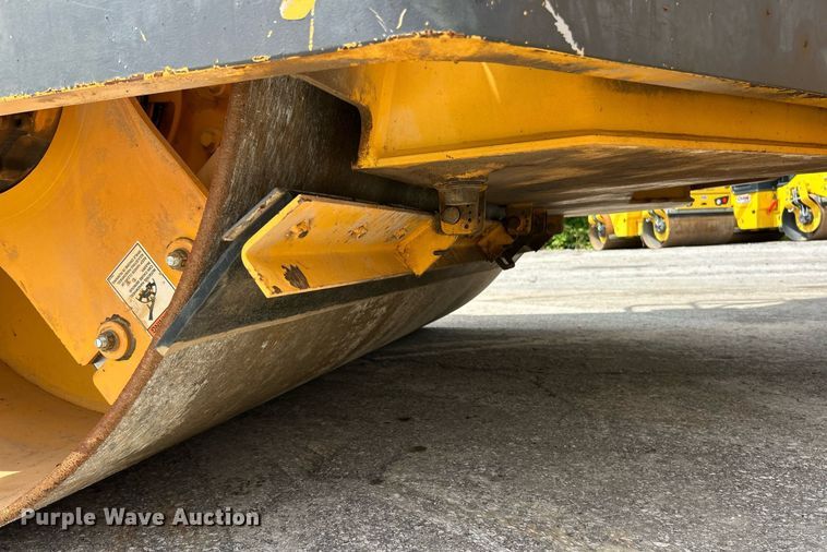 image for item EK8353 Volvo DD140 HF 8 Amplitude double drum roller