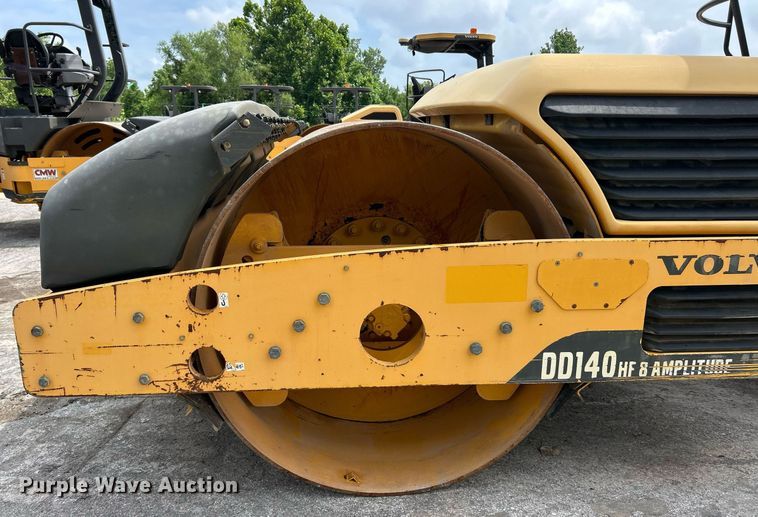 image for item EK8353 Volvo DD140 HF 8 Amplitude double drum roller