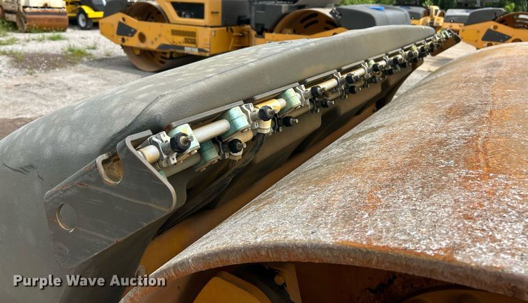 image for item EK8353 Volvo DD140 HF 8 Amplitude double drum roller