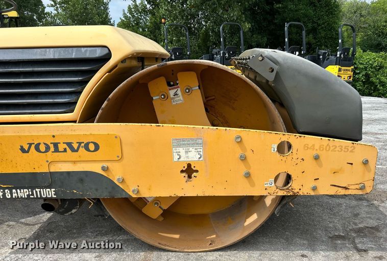 image for item EK8353 Volvo DD140 HF 8 Amplitude double drum roller