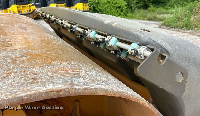 image for item EK8353 Volvo DD140 HF 8 Amplitude double drum roller