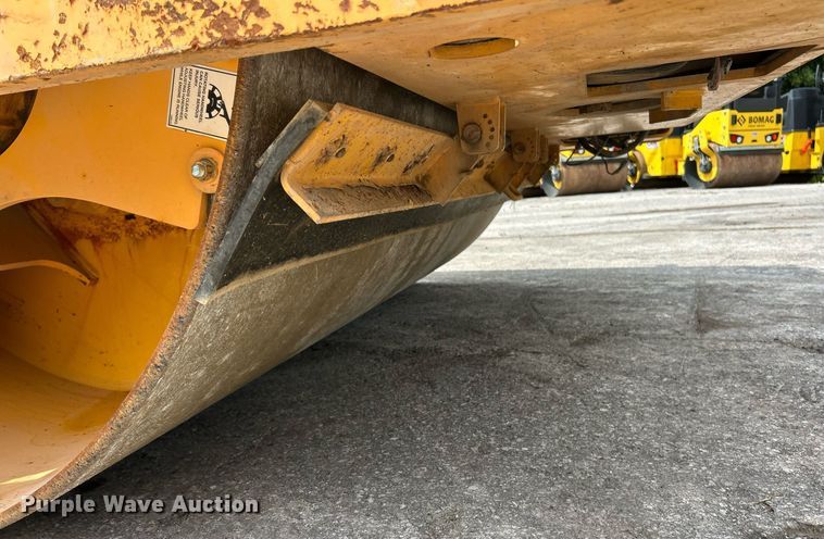 image for item EK8353 Volvo DD140 HF 8 Amplitude double drum roller