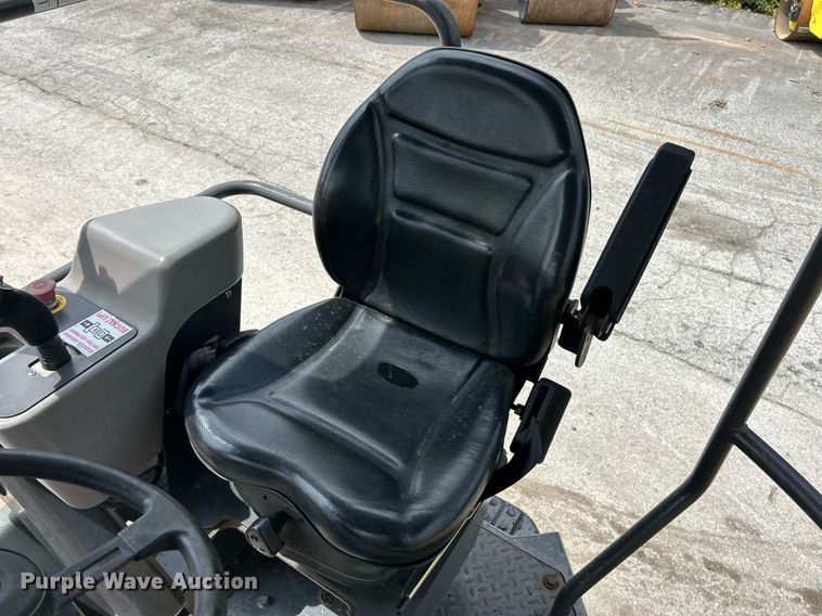 image for item EK8353 Volvo DD140 HF 8 Amplitude double drum roller