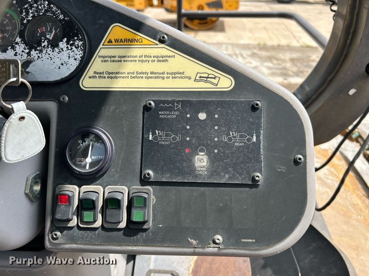 image for item EK8353 Volvo DD140 HF 8 Amplitude double drum roller