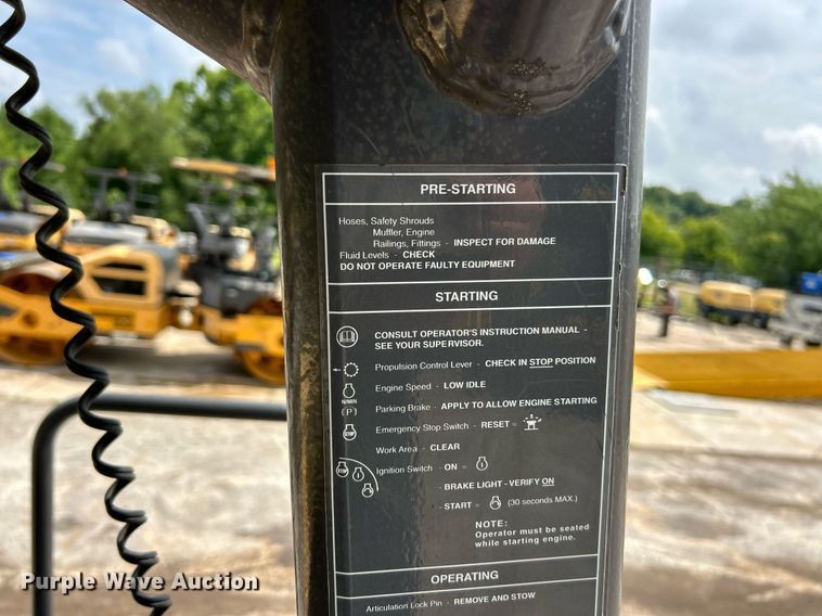 image for item EK8353 Volvo DD140 HF 8 Amplitude double drum roller