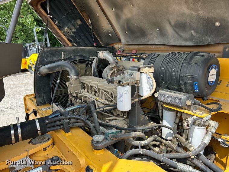 image for item EK8353 Volvo DD140 HF 8 Amplitude double drum roller