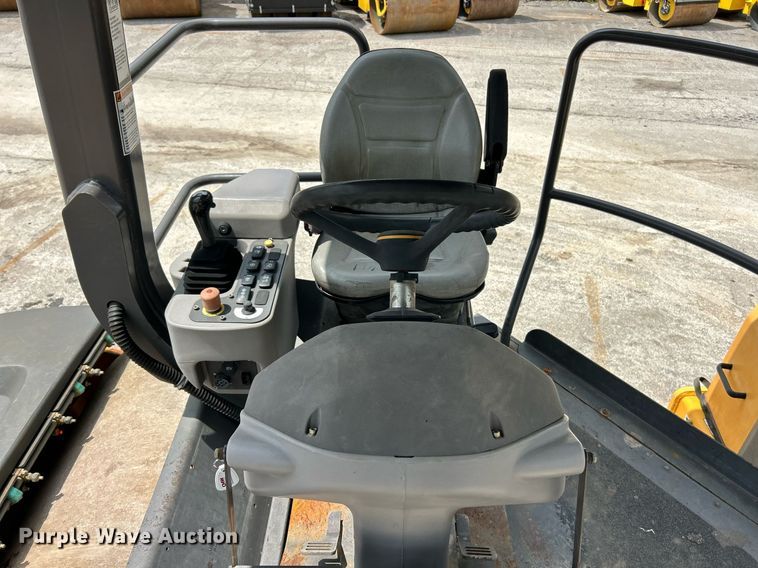 image for item EK8354 2016 Volvo DD120B double drum roller