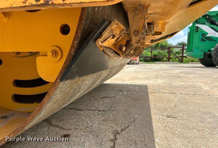 image for item EK8355 2016 Volvo DD120B double drum roller