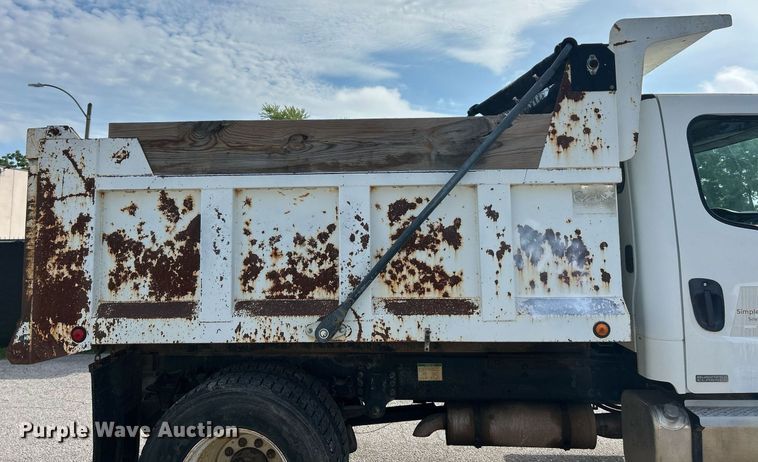 image for item EK8358 2003 Freightliner Business Class M2 dump truck