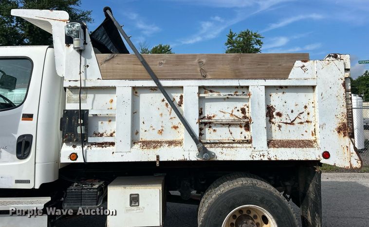 image for item EK8358 2003 Freightliner Business Class M2 dump truck