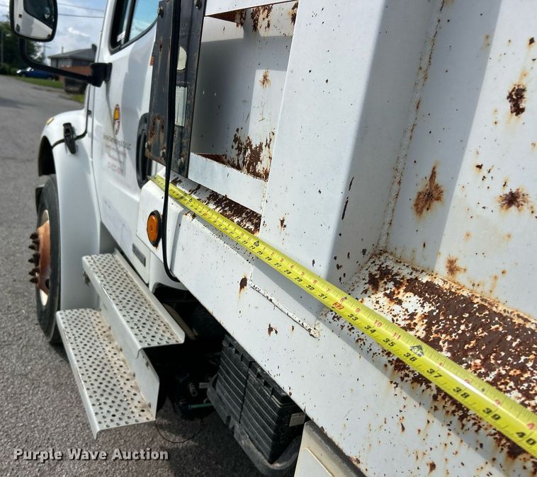 image for item EK8358 2003 Freightliner Business Class M2 dump truck