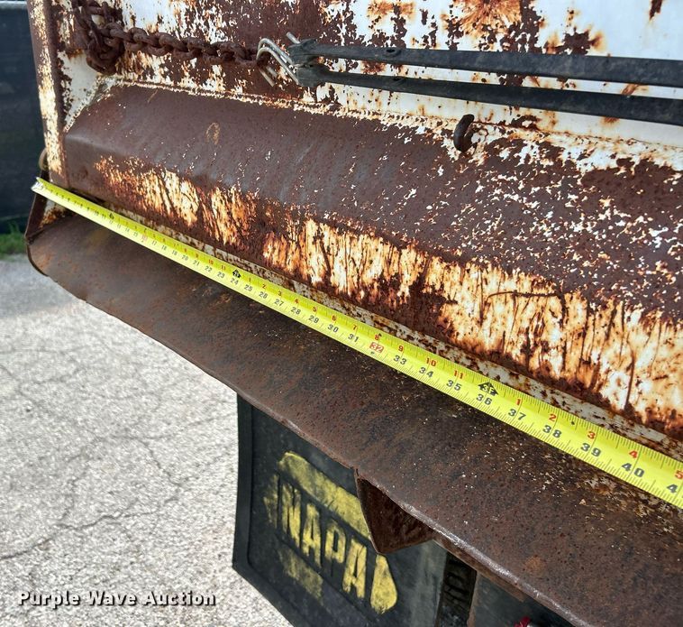 image for item EK8358 2003 Freightliner Business Class M2 dump truck