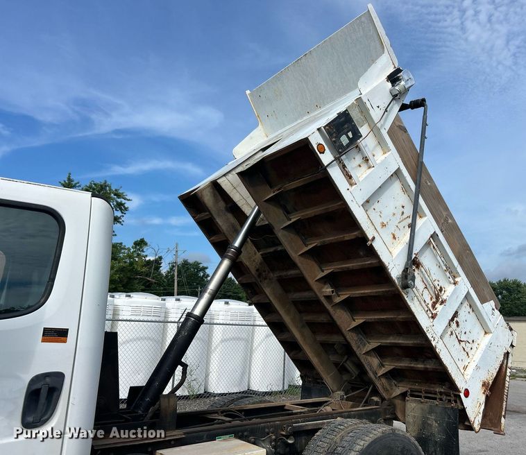 image for item EK8358 2003 Freightliner Business Class M2 dump truck