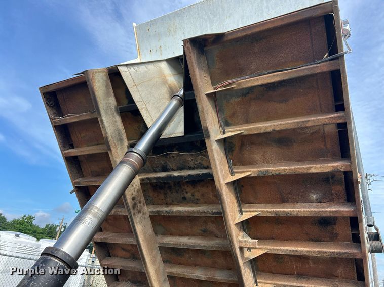 image for item EK8358 2003 Freightliner Business Class M2 dump truck