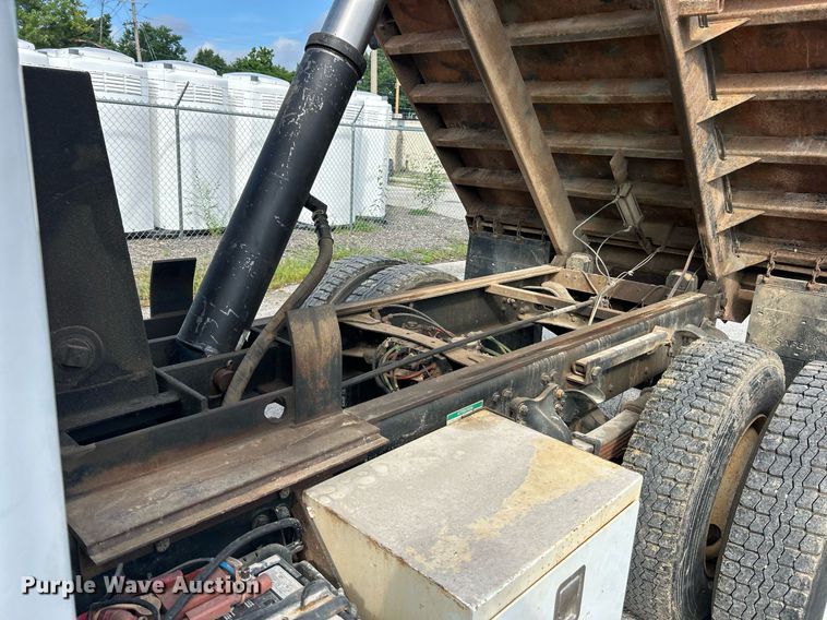 image for item EK8358 2003 Freightliner Business Class M2 dump truck