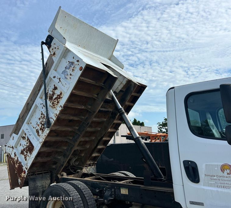 image for item EK8358 2003 Freightliner Business Class M2 dump truck