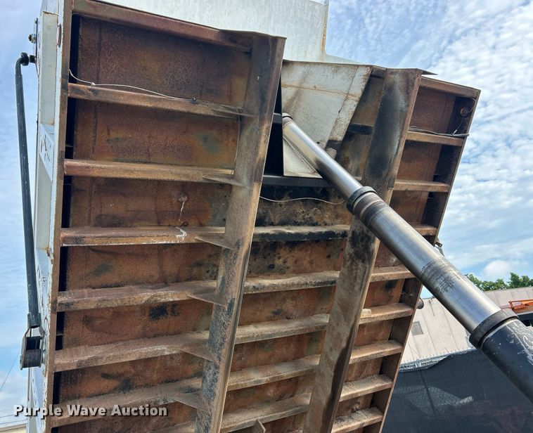 image for item EK8358 2003 Freightliner Business Class M2 dump truck