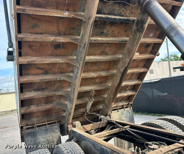 image for item EK8358 2003 Freightliner Business Class M2 dump truck