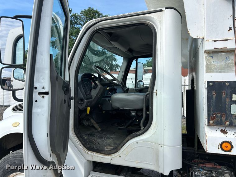 image for item EK8358 2003 Freightliner Business Class M2 dump truck