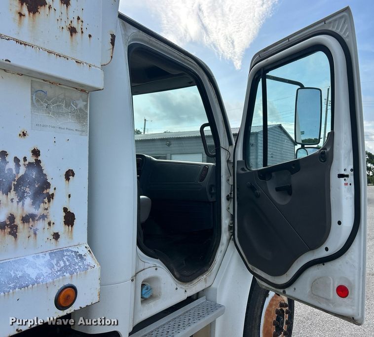 image for item EK8358 2003 Freightliner Business Class M2 dump truck