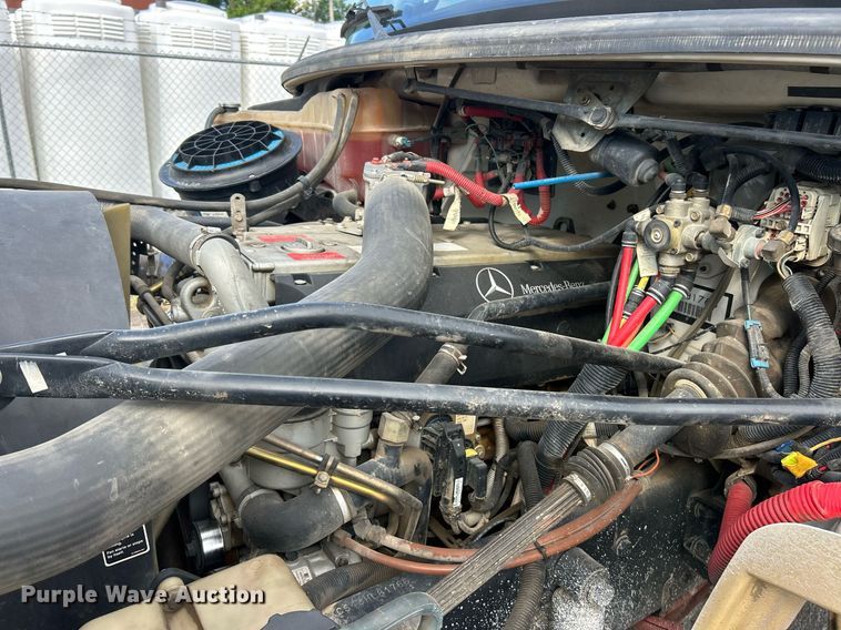 image for item EK8358 2003 Freightliner Business Class M2 dump truck