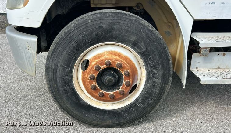 image for item EK8358 2003 Freightliner Business Class M2 dump truck