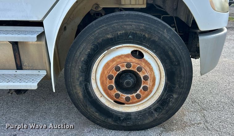 image for item EK8358 2003 Freightliner Business Class M2 dump truck