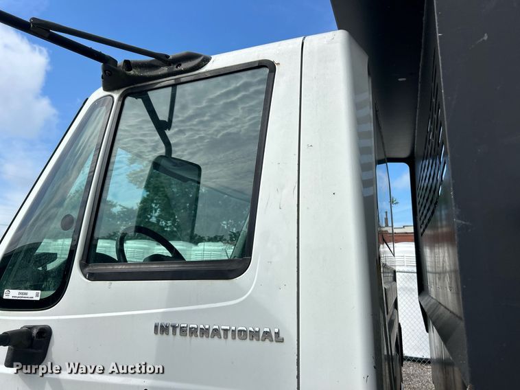 image for item EK8360 2004 International MA025 dump truck