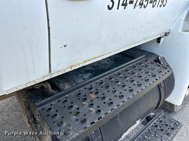 image for item EK8360 2004 International MA025 dump truck