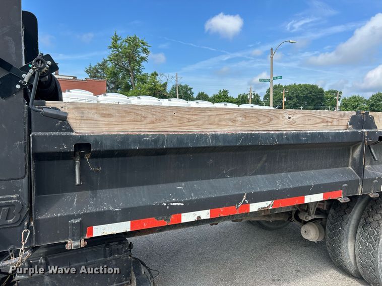 image for item EK8360 2004 International MA025 dump truck