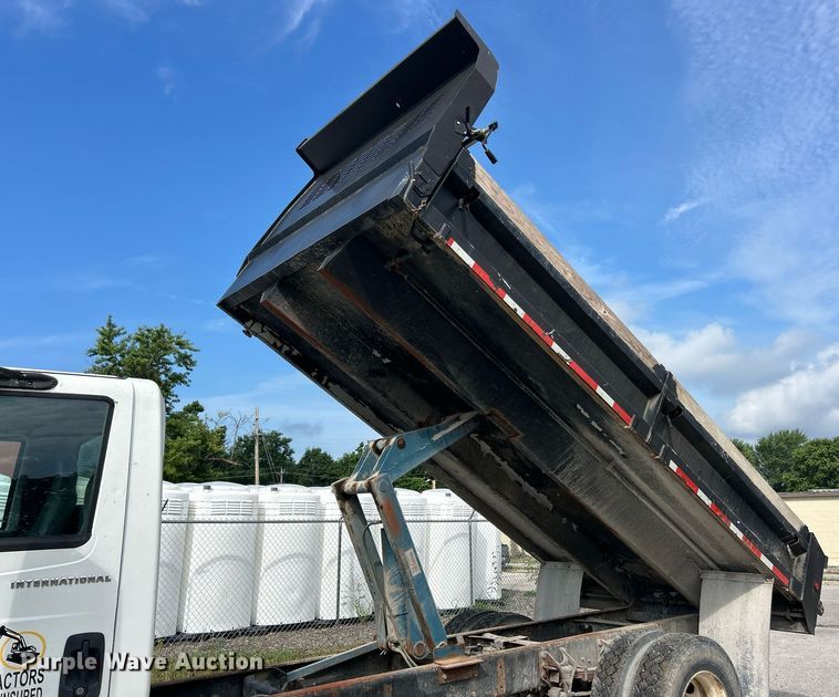 image for item EK8360 2004 International MA025 dump truck