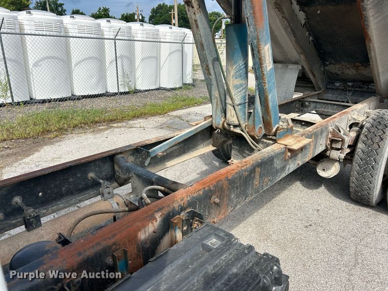 image for item EK8360 2004 International MA025 dump truck