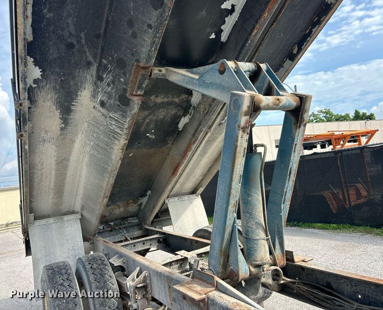 image for item EK8360 2004 International MA025 dump truck